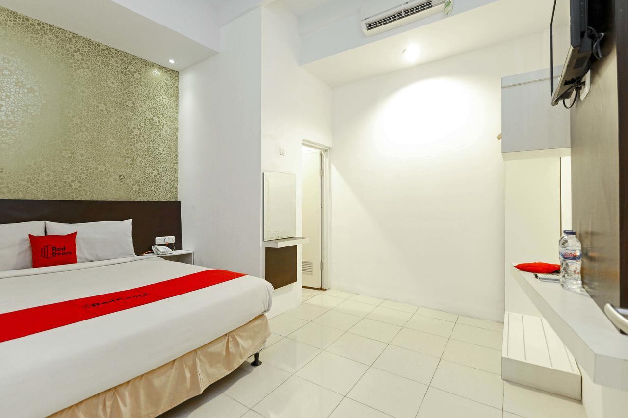 Reddoorz Plus Near Fort Rotterdam Makassar Exterior foto