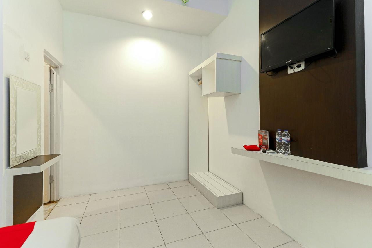 Reddoorz Plus Near Fort Rotterdam Makassar Exterior foto
