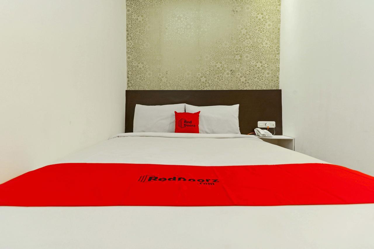 Reddoorz Plus Near Fort Rotterdam Makassar Exterior foto