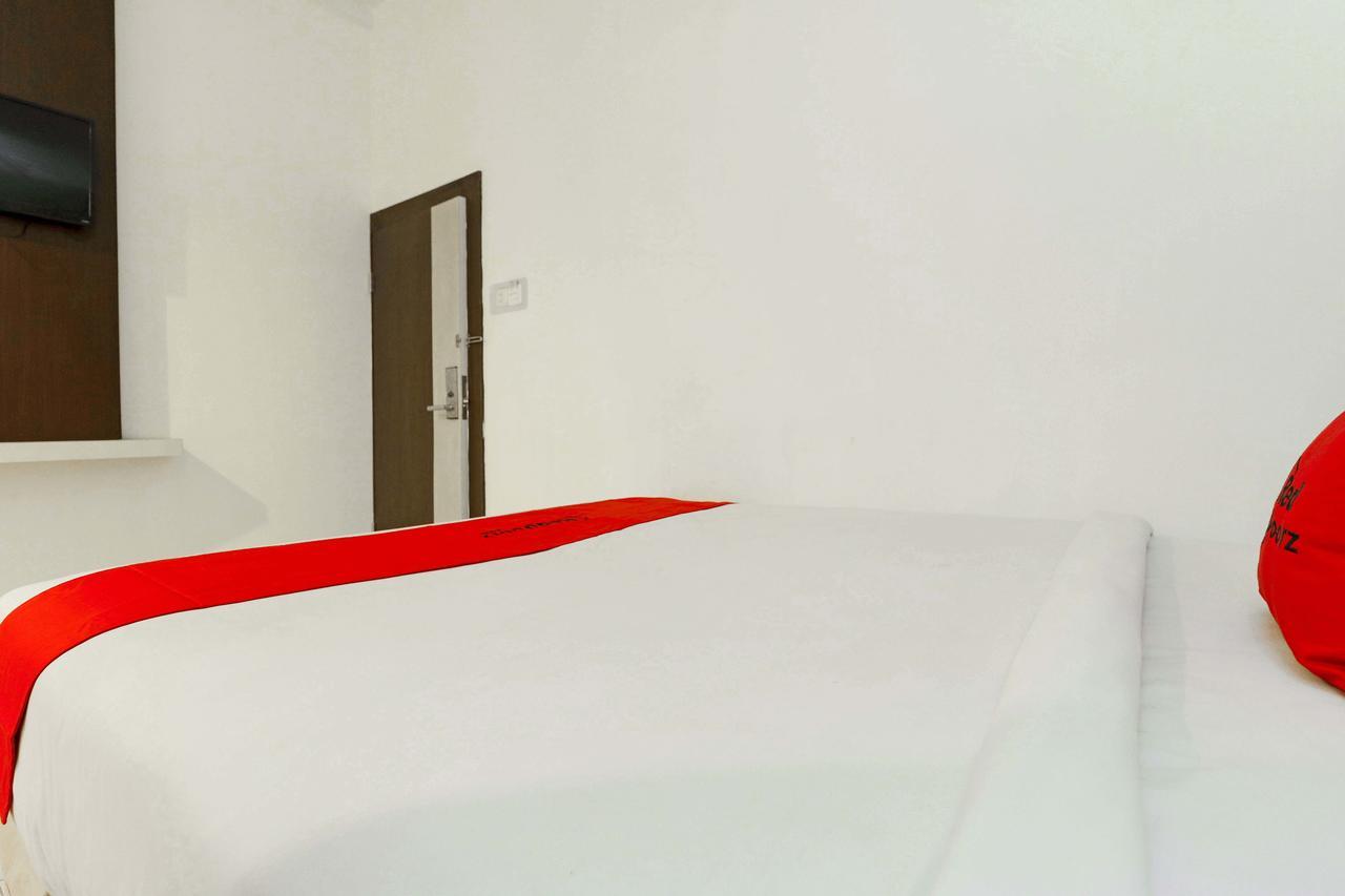 Reddoorz Plus Near Fort Rotterdam Makassar Exterior foto