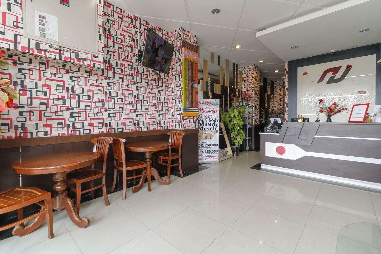 Reddoorz Plus Near Fort Rotterdam Makassar Exterior foto