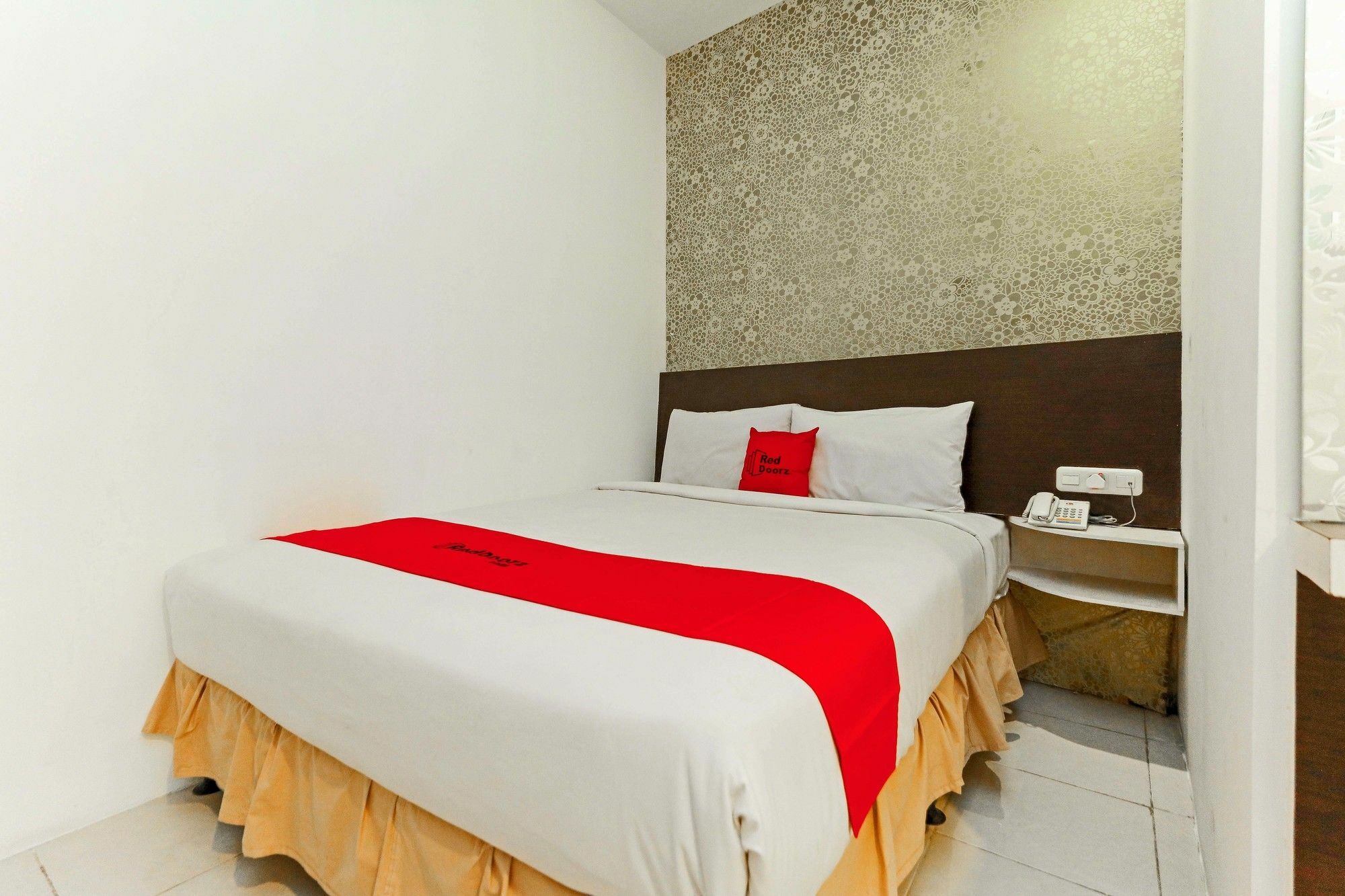 Reddoorz Plus Near Fort Rotterdam Makassar Exterior foto